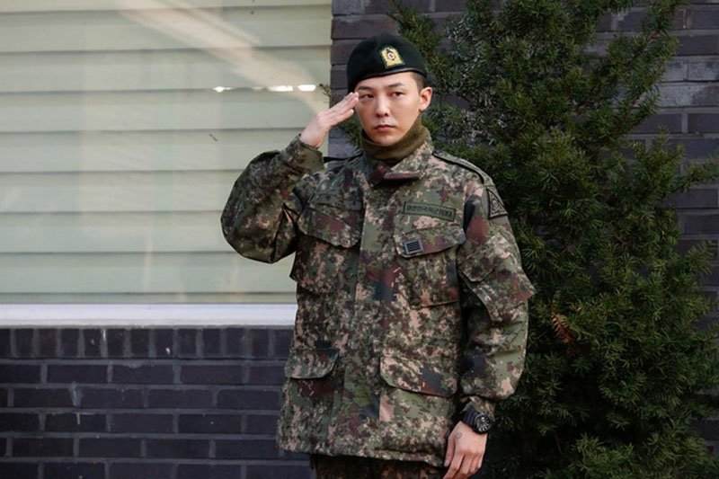Fans of K-pop band Big Bang gather for G-Dragon's military discharge ...