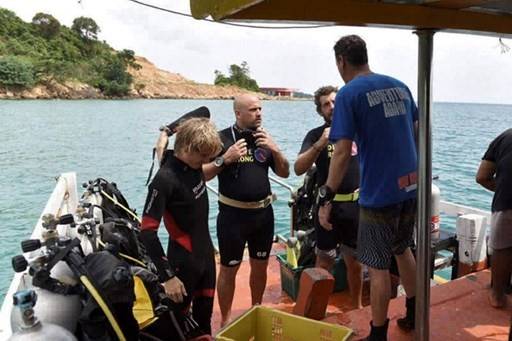 Cambodian soldiers, divers scour island for missing Brit tourist
