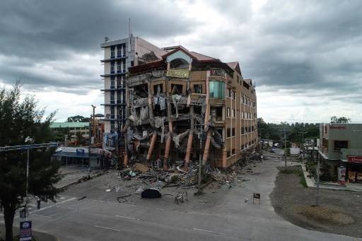 Third deadly quake in weeks hits south Philippines