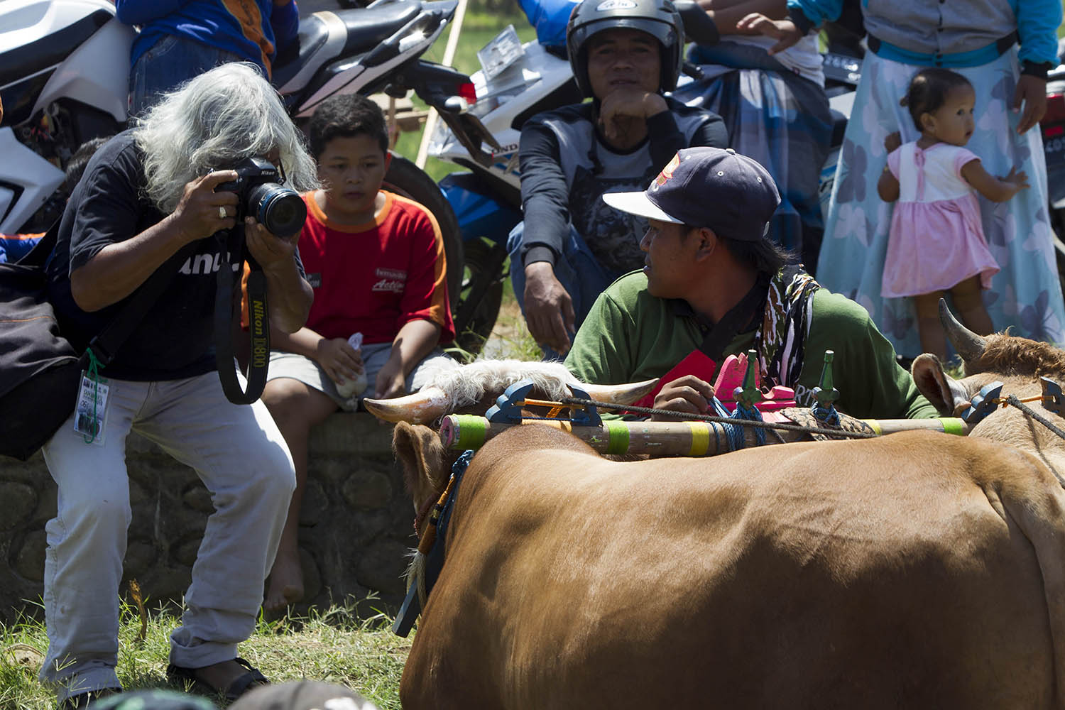 A photographer captures the moment prior to the competition. JP/Sigit Pamungkas