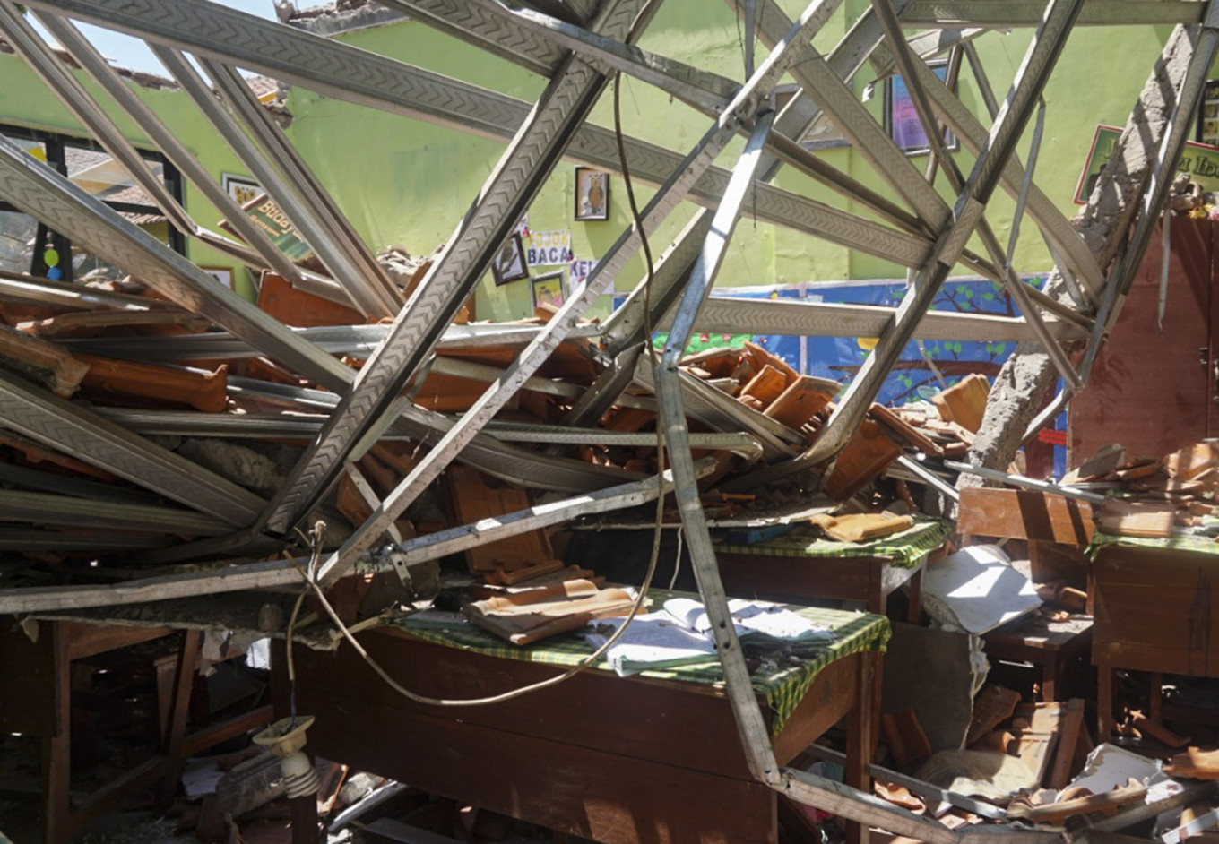 Pasuruan&rsquo;s commitment to education questioned after falling roof kills student, teacher