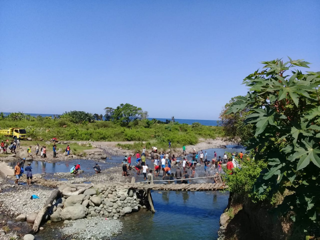Isolated Flores villagers' pleas for bridge fall on deaf ears