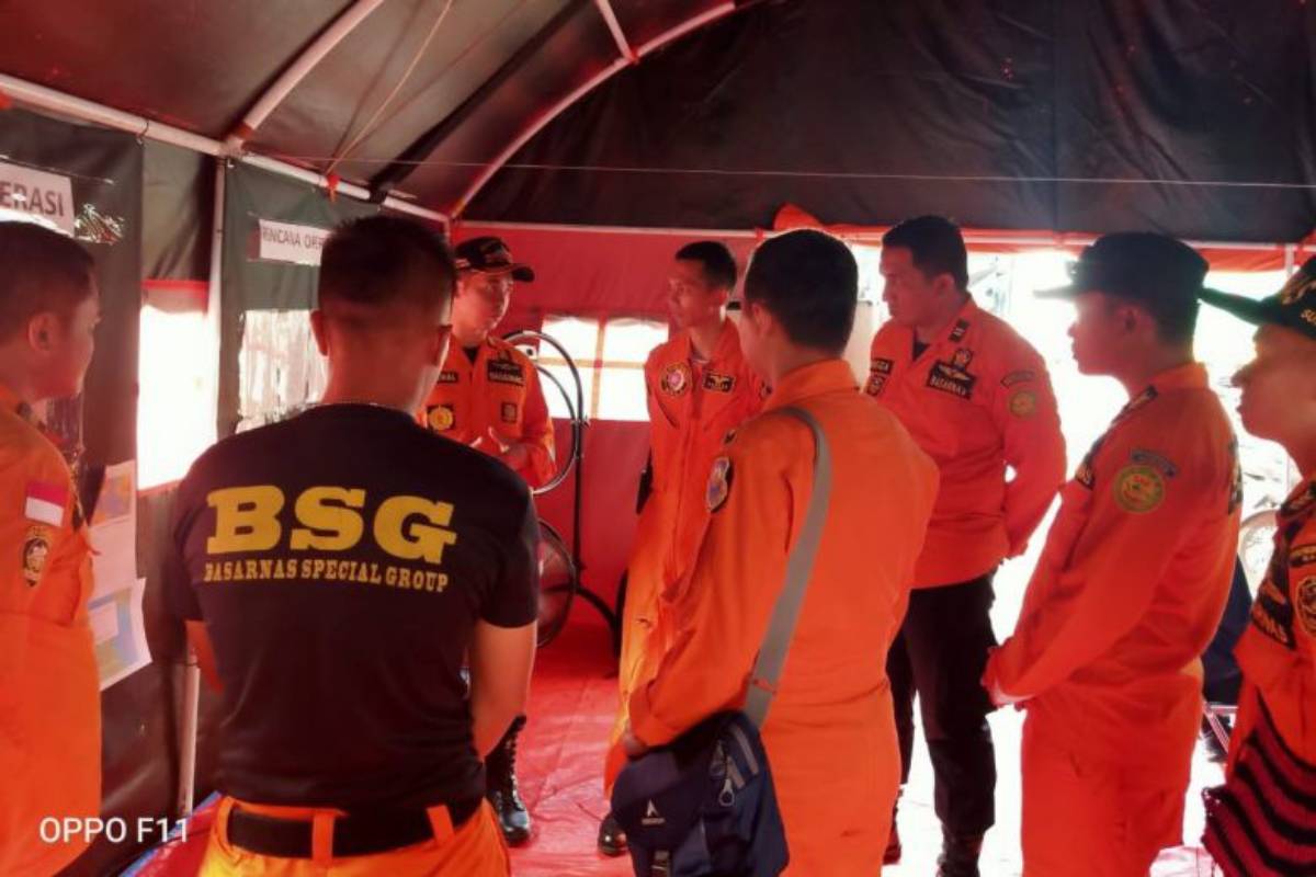 Indonesian rescue pilot says search for missing Singaporean diver and 2 others hampered by bad weather