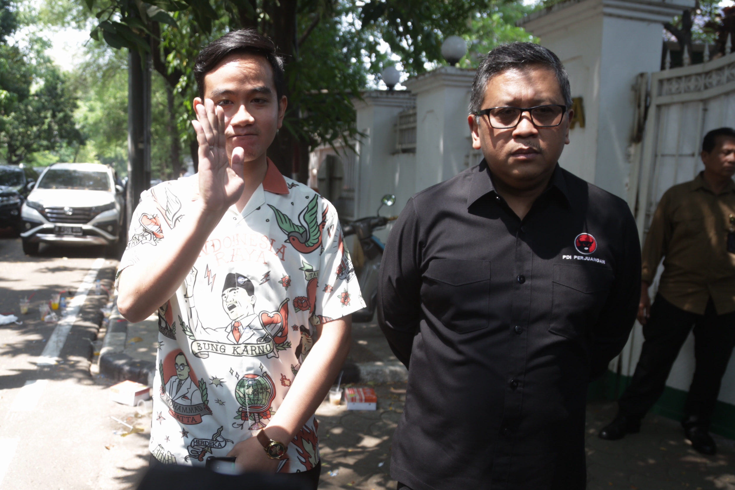 President Joko Widodo's eldest son Gibran Rakabuming Raka (left) walks with PDI-P secretary-general Hasto Kristiyanto after meeting PDI-P chairwoman Megawati Soekarnoputri on Oct. 24. 