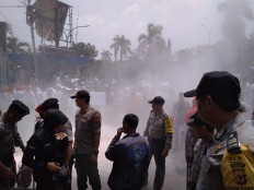 As Puncak rushes road expansion, street vendors respond with protest