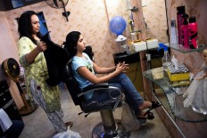 The hair salon changing how transgenders are seen in Pakistan