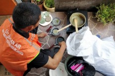 Tackling plastic pollution: Jakarta sanitation officers turn waste into handicrafts