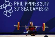 SEA Games: Lifter Lisa breaks down into tears after 'slipping' to silver