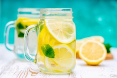 Six benefits of drinking lemon water