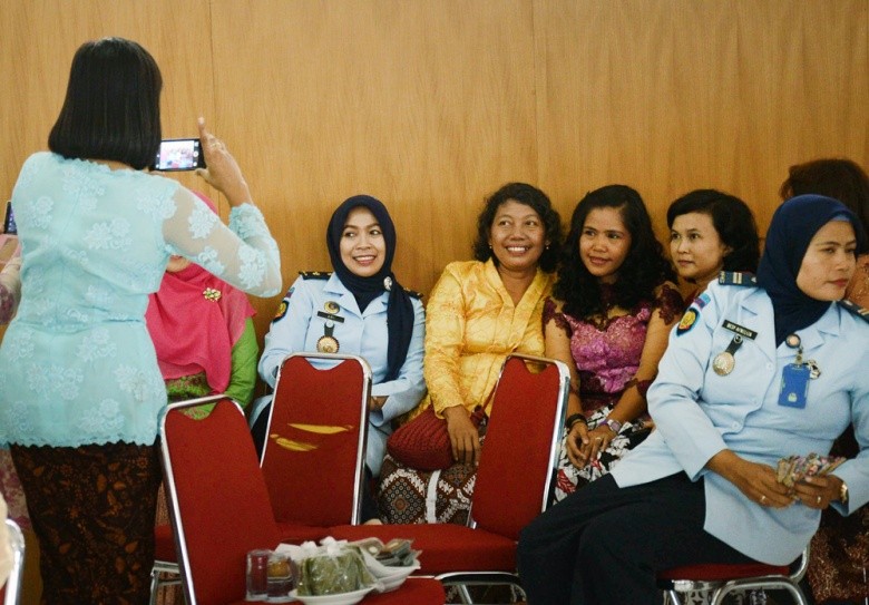 If opinion leaders, who shape public opinion, are to articulate strong support for capital punishment we must measure the strength and coherence of their opinions.