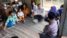 Foreign lecturers visit East Java communities to answer grassroots problems