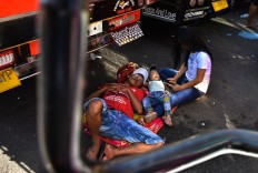 Quick nap: A driver and his family rest up under a truck at the 
gathering in Malang, East Java. JP/Aman Rochman