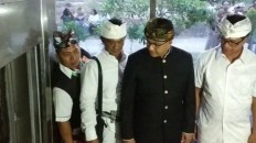 Jakarta Governor Anies Baswedan (second right) attends a ceremony to hand over a crematory machine to Jakarta's Hindu community at Segara Temple in Cilincing, North Jakarta on Dec. 11, 2019.