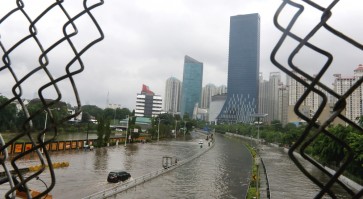 Flights disrupted, trains delayed as massive floods hit Jakarta
