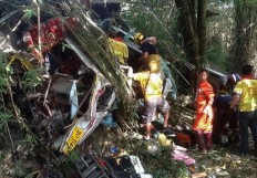 Bus crash kills 19, injures dozens on Myanmar-Thai border