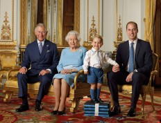 Britain's Prince Charles, Queen Elizabeth, Prince George and Prince William pose during a Royal Mail photoshoot for a stamp sheet to mark the 90th birthday of Queen Elizabeth II, in the White Drawing Room at Buckingham Palace, in London, Britain, 2015. 