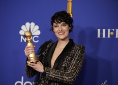 Phoebe Waller-Bridge thanks Obama in Golden Globe acceptance speech