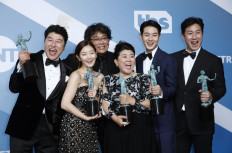 'Parasite' scores historic upset at SAG awards, boosting Oscar chances