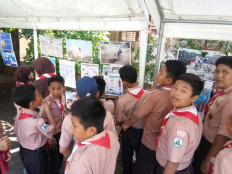 &lsquo;I want my future to be better&rsquo;: East Java student sends letter to Merkel about imported trash