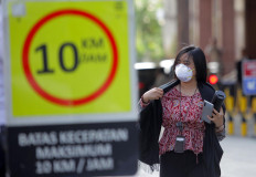 A woman wears a mask in Jakarta on Jan. 23. 