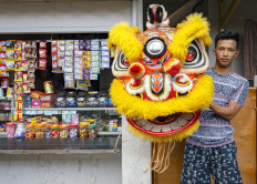 Steven grew up near the temple and wishes to preserve his family’s tradition in performing the lion dance. JP/Bismo Agung