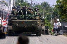 Soldiers sans uniform