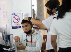 Philippines halts visas on arrival for Chinese on virus fears