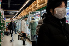 China confirms 5,974 virus cases, exceeding nation's SARS total