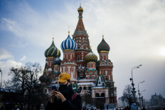 Russia suspends visa-free tourist travel to and from China over virus