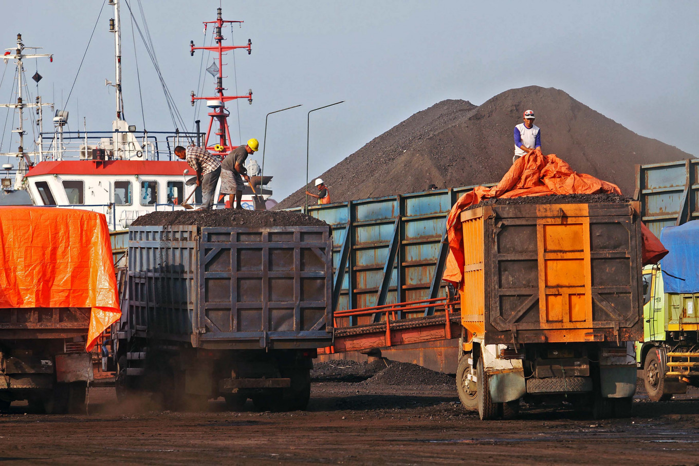 China halts $700m in Australian coal shipments