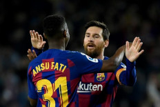 Defiant Messi gives troubled Barca hope of Champions League glory