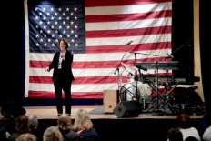 Democrats make final pitch in Iowa hours before first US vote