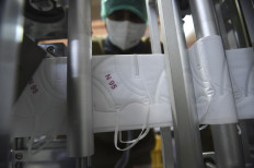 Here, have a mask: Traveloka and AP II hand out N95 masks to air passengers