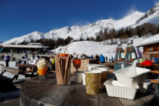 Taking the green run: Italian ski resort bans plastic