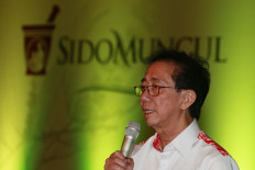 Herbal medicine tycoons climb as commodity chiefs slide