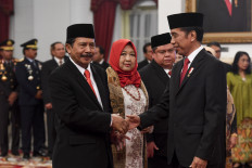 President Joko "Jokowi" Widodo (right) congratulates new BPIP head Yudian Wahyudi after his appointment at the State Palace on Wednesday.