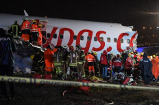One dead, scores hurt, in Turkey plane accident
