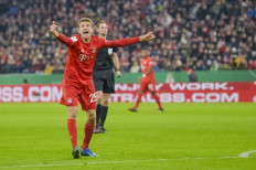 Mueller shines as Bayern squeeze into German Cup quarter-finals