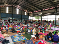 Two Cilacap residents contract COVID-19 while sheltering from floods