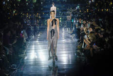 Tom Ford shows his sexy designs in Los Angeles on Oscar weekend