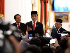 'Reporters make me nervous', Jokowi jokes at National Press Day celebration in Banjarbaru