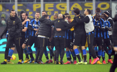 Inter wins thrilling Milan derby to move top of Serie A 