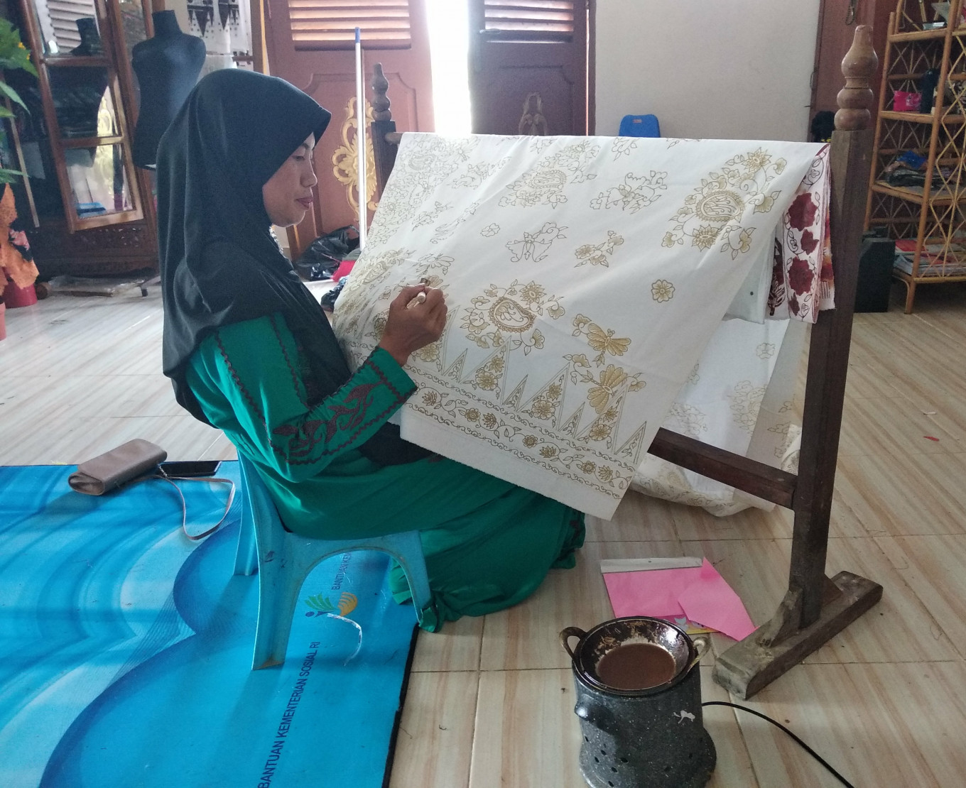  Batik  house empowers women in Jambi  s drug village 
