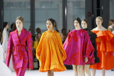 Carolina Herrera brightens up NY Fashion Week... and the world