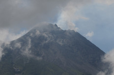 Mount Merapi erupts, spews 2,000-meter-high ash column