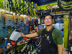 Bicycle repair shops see orders jump to meet rise in commuters, lanes