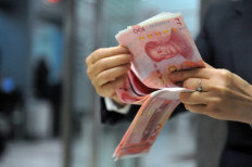 China cleans, locks away banknotes to stop virus spread