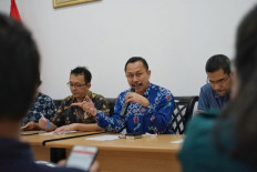 National Commission on Human Rights (Komnas HAM) chairman Ahmad Taufan Damanik (center) speaks during a press conference at the commission's office in Menteng, Central Jakarta on Jan. 18, 2019.