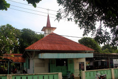 Renovation of 92-year-old Catholic church in Riau Islands halted after protests