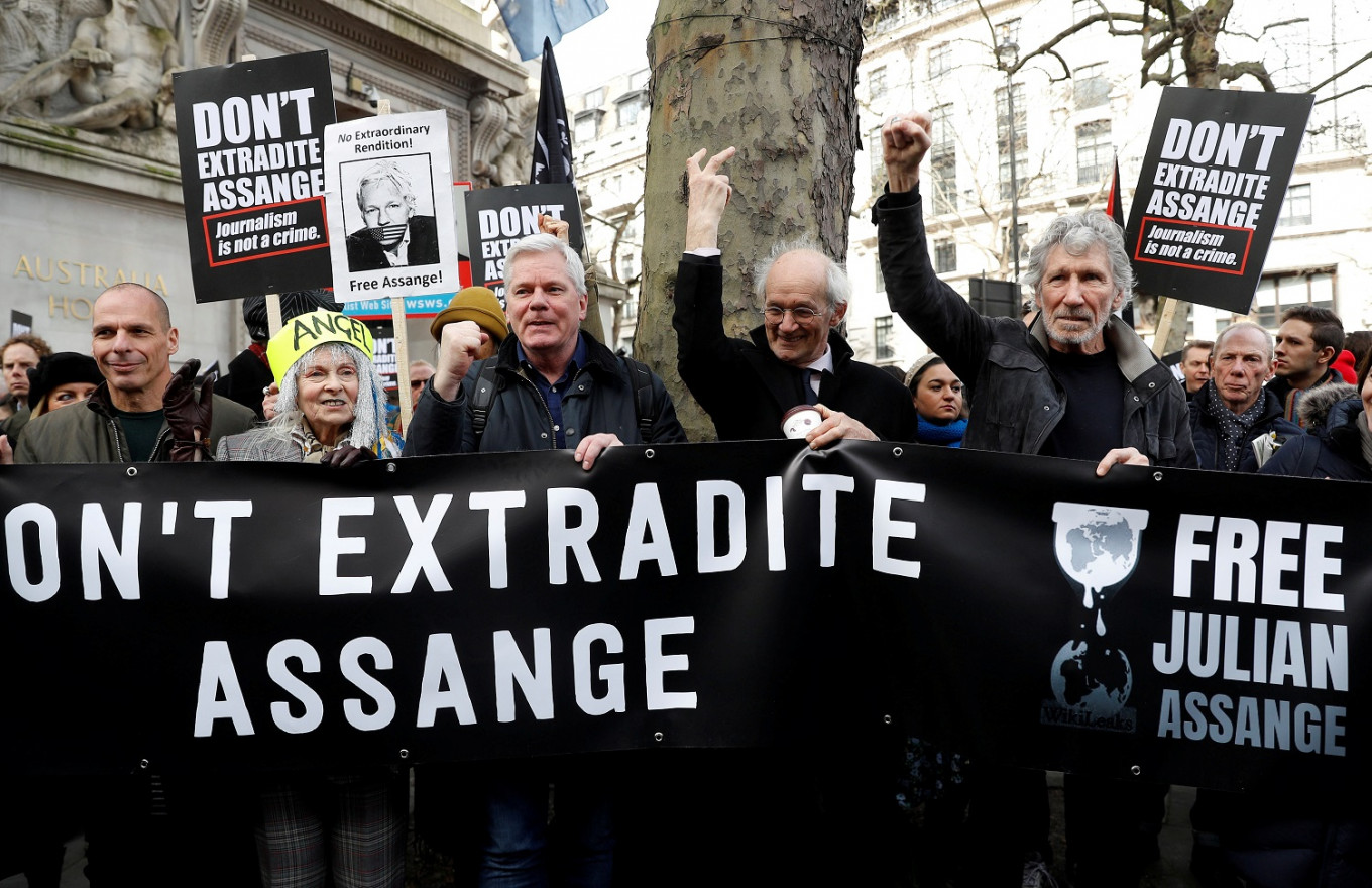 Pink Floyd co-founder joins Assange supporters in London protest march -  People - The Jakarta Post